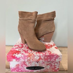 Chinese Laundry suede size 7 boot